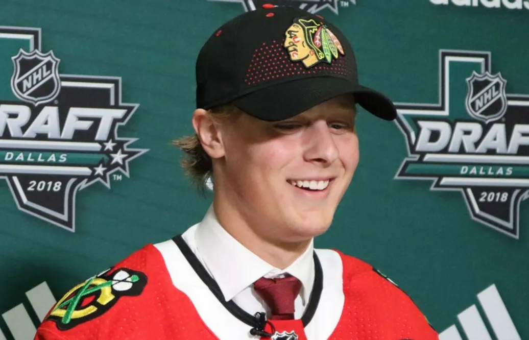 Draftad förra veckan – nu skriver svenska backlöftet NHL-kontrakt