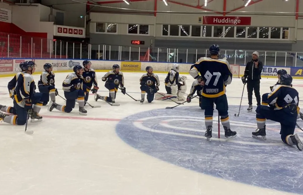 Svenskt lag ska spela i hockeyns 'El Classico'