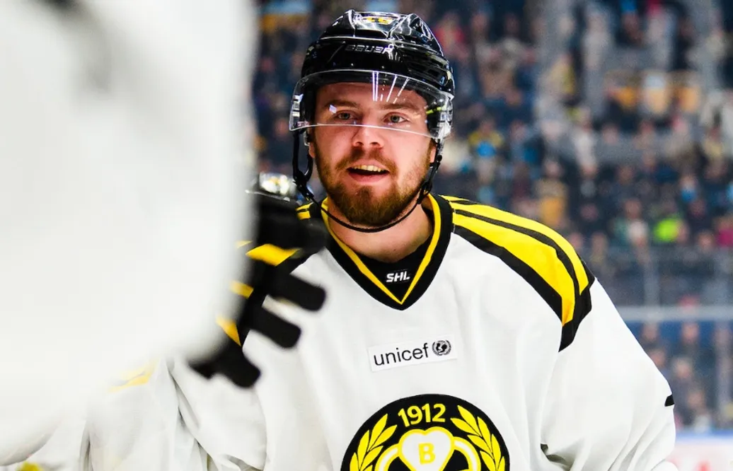 Division 3-klubbens bomb – plockar in Marcus Ersson