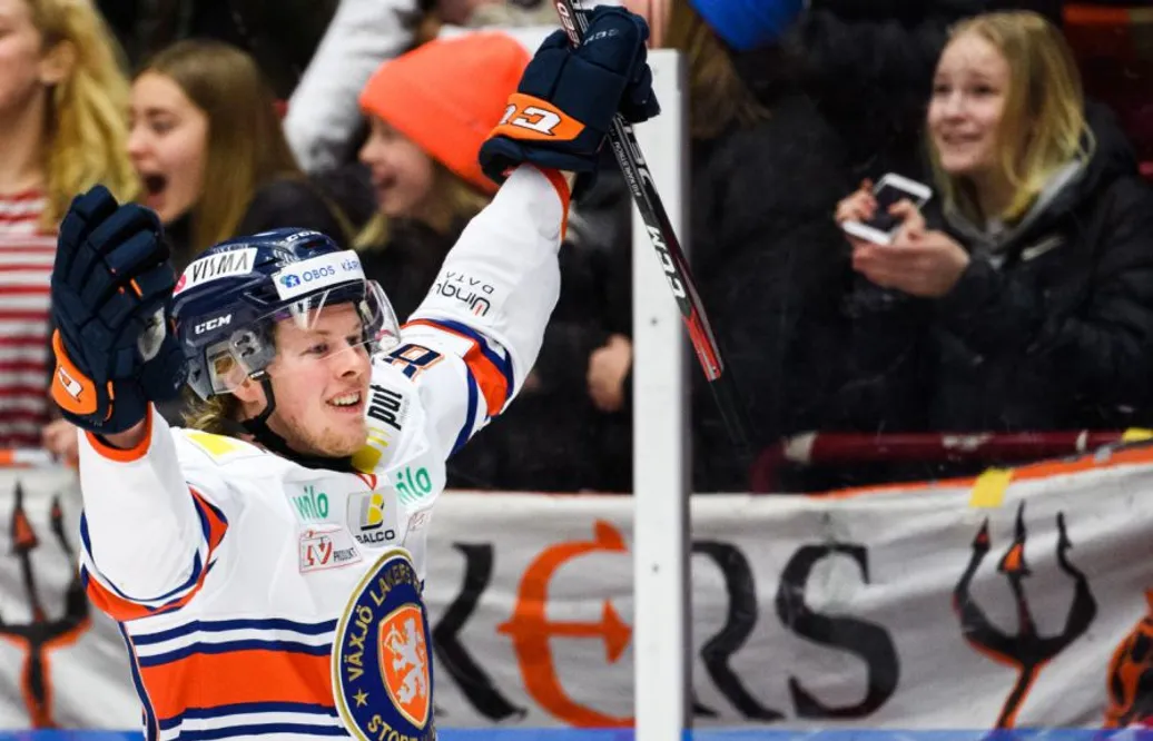 Tvåfaldige JVM-svensken skrev NHL-kontrakt – i sista stund
