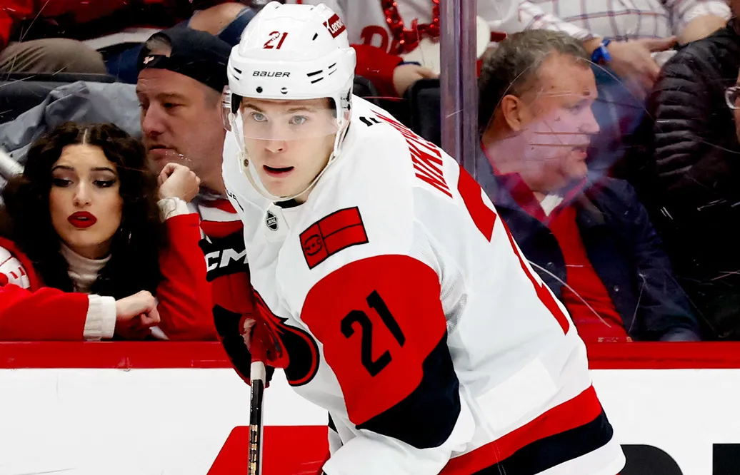 Aleksandr Nikisjin har begärt en trejd bort från Stanley Cup-mästarna Carolina Hurricanes. Foto: Alamy