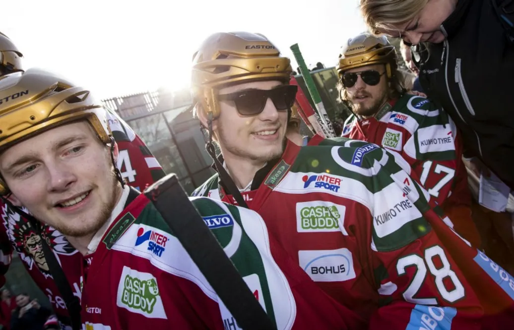 Svenske stjärnan på marknaden – dumpas av sitt KHL-lag