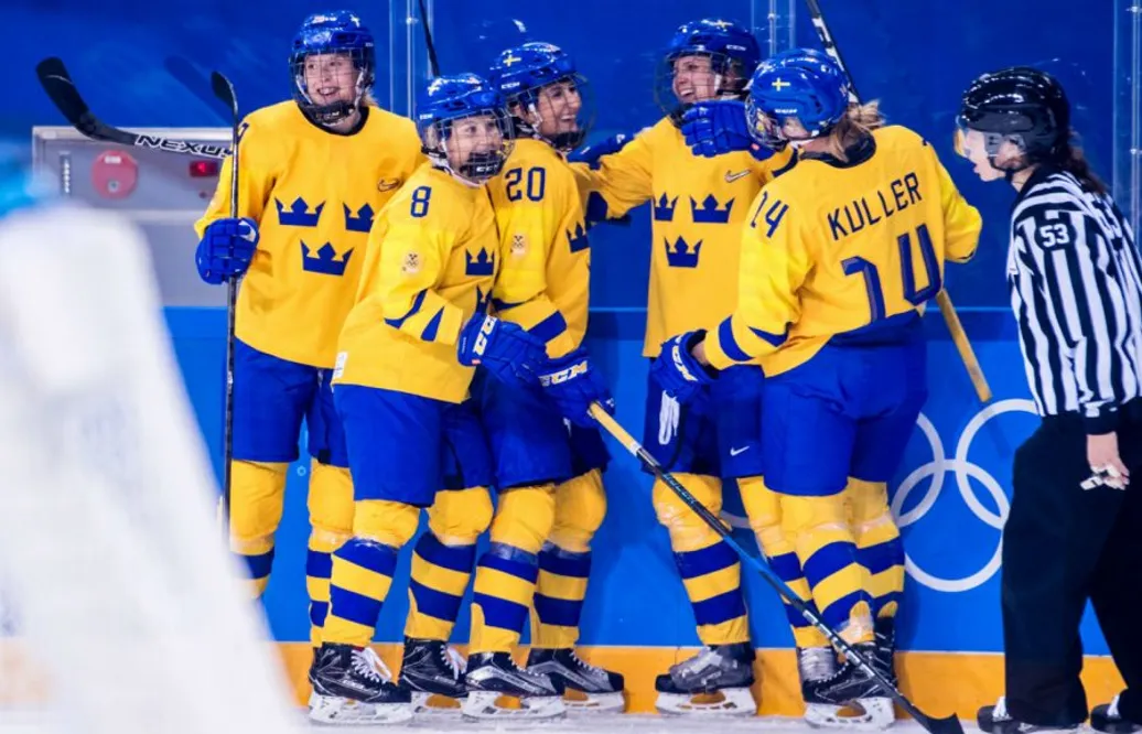 Damkronorna klara för kvartsfinal – körde över Korea