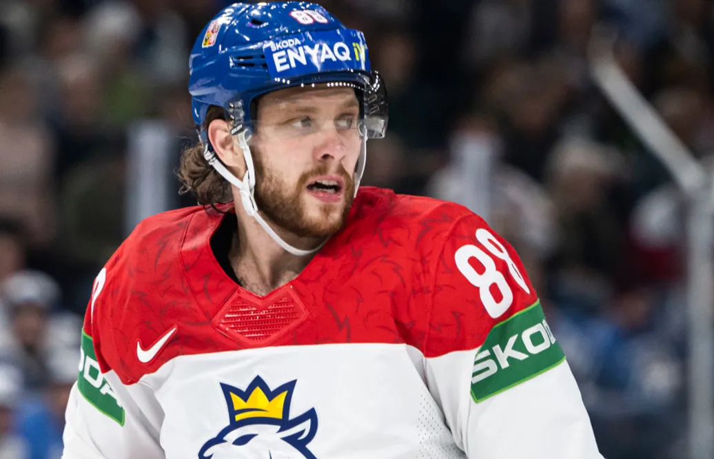 David Pastrnak tackar ja till VM-spel