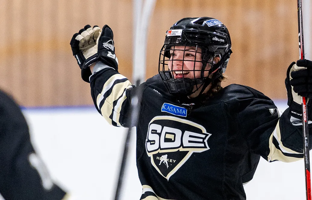 Mathea Fischer tvåmålsskytt när SDE vann mot AIK