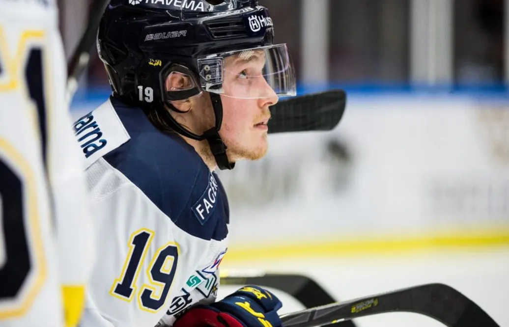 Rögle värvar från HV71: ”Vet exakt hur värdefull han kommer bli för vår klubb”
