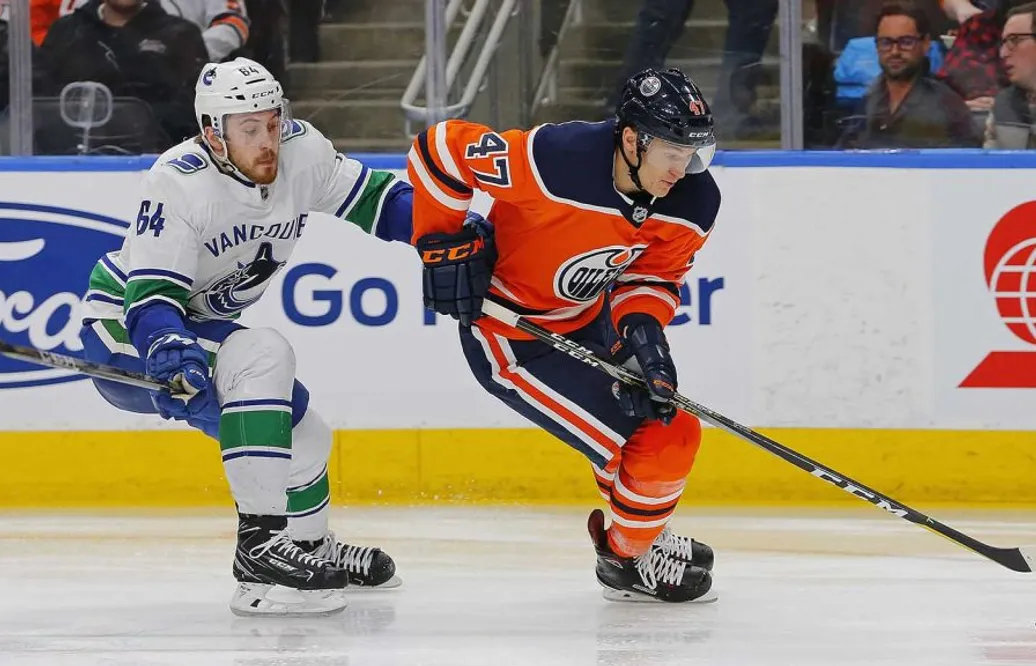 Förlänger med klubben där hans pappa vann Stanley Cup fem gånger