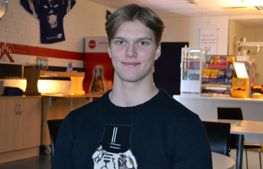 Debuterade i SHL - nu blir det collegehockey för juniormålvakten