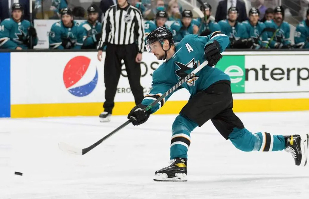 Erik Karlsson försäkrar – har inte begärt trejd från Sharks