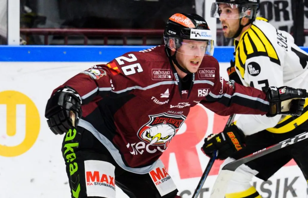 Malmöforwarden anmäld till disciplinnämnden efter armbågstackling