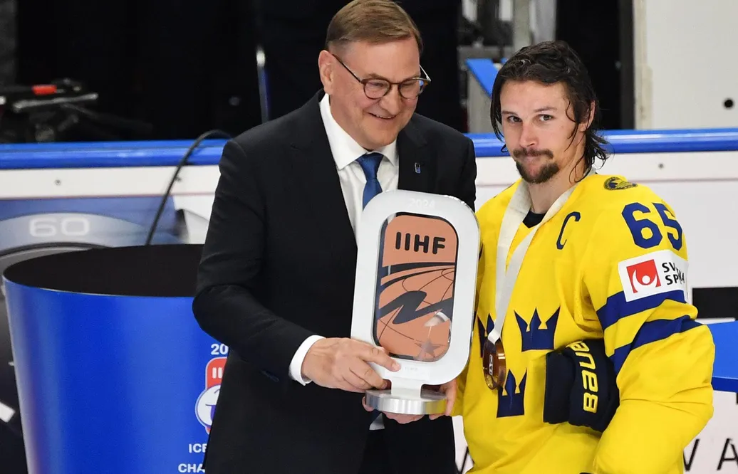 Erik Karlsson nominerad till årets manliga spelare av IIHF