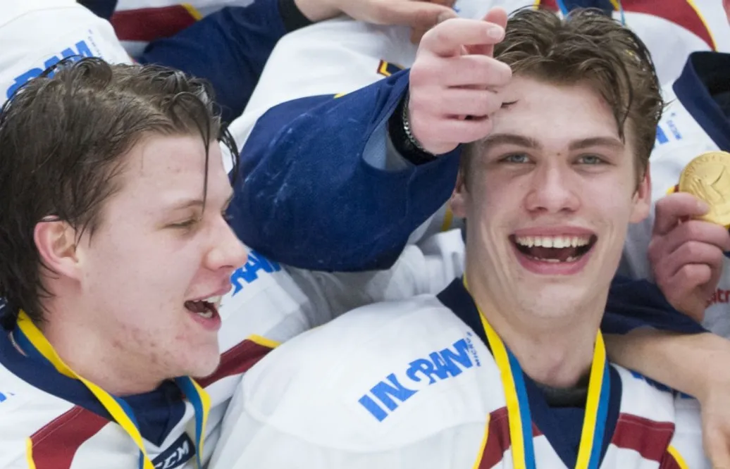 Nytt SM-guld för Englund – som lockas av NHL: ”Får fundera ut vad som är bäst”