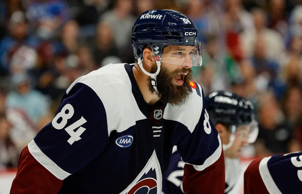 Brent Burns förlänger NHL-karriären med en säsong. Foto: Isaiah J. Downing-Imagn Images