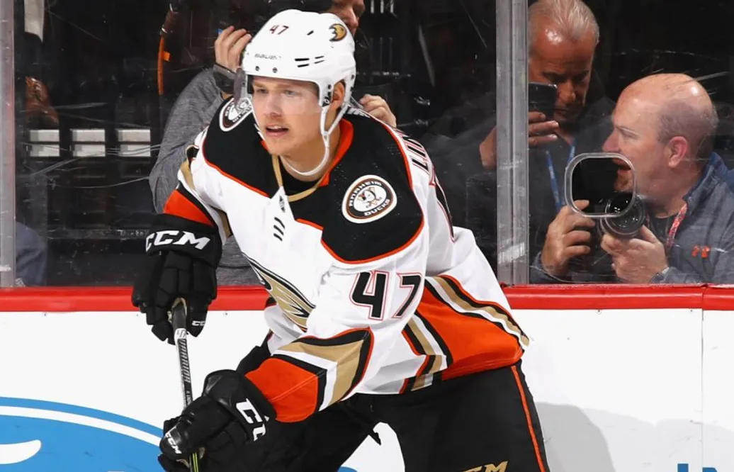 Här gör Hampus Lindholm ”Lidas” sällskap – andra svenska backen att göra hattrick