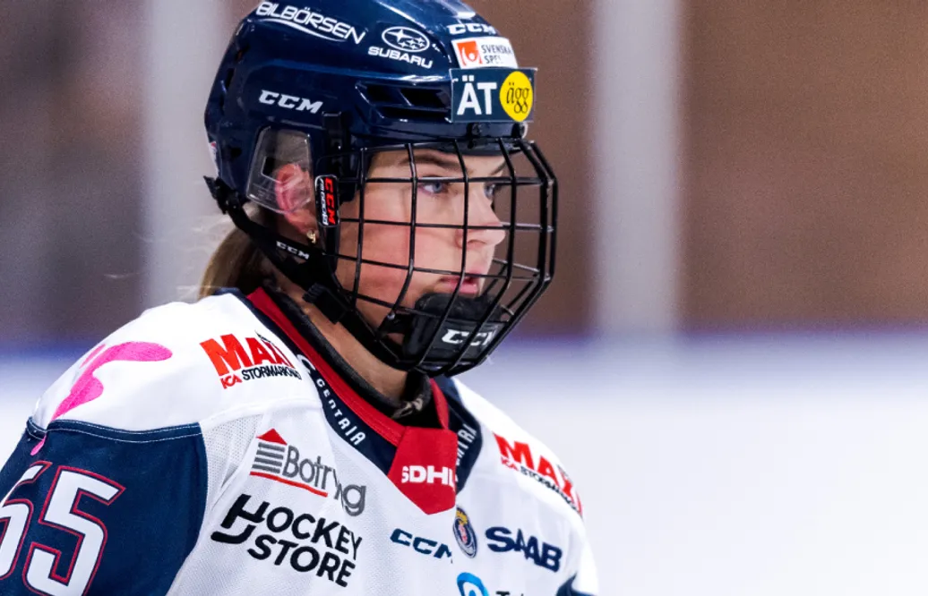 Alva Solberg stannar i LHC: "Lovande hockeyspelare"