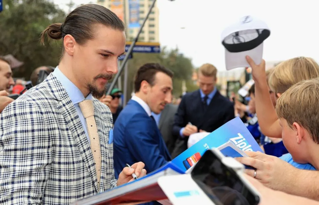 Vegas nära att få Karlsson – men superstjärnan stannar i Ottawa