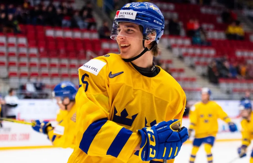 Oskar Bäck skickas ner till Dallas AHL-lag