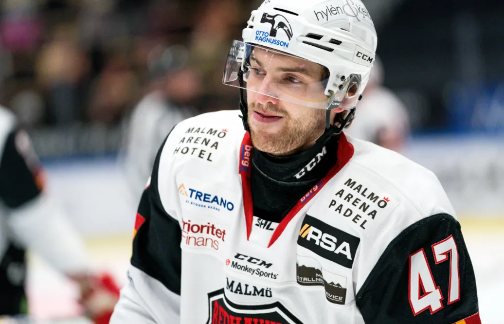 SHL hedrar Adam Johnson efter tragiska olyckan