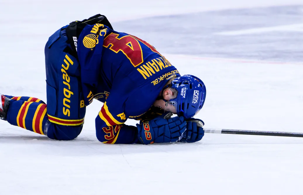 Sebastian Hartmann fick ont under premiären mot Björklöven.