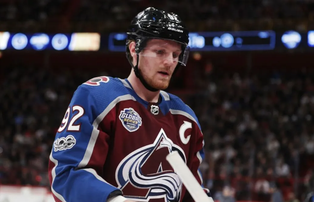 VIDEO: Landeskog riskerar avstängning – efter brutala cross-checken