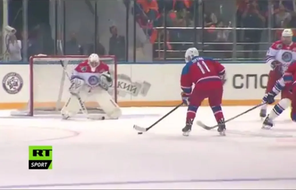 VIDEO: Se Vladimir Putins dominans på isen – sju mål i samma match