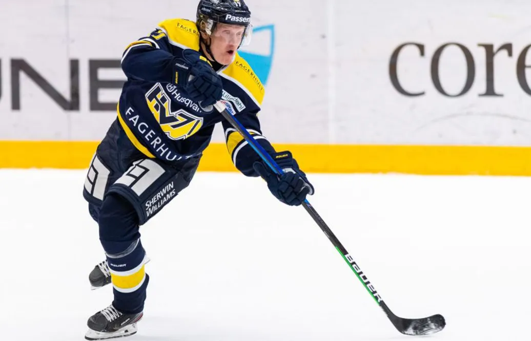 Lämnar HV efter fiaskot - flyttar utomlands