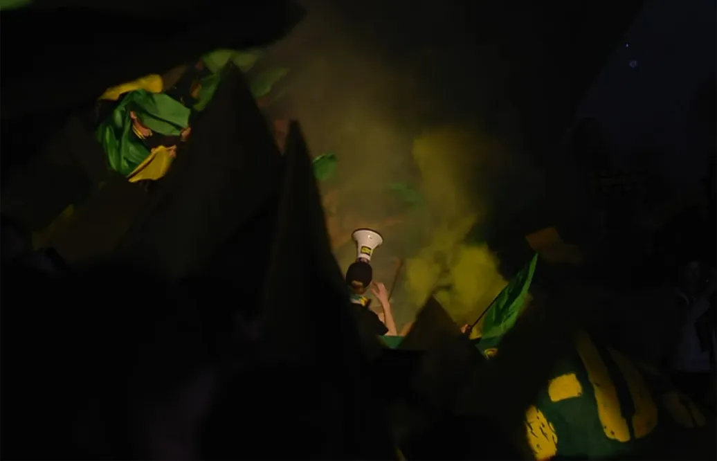 Det tändes pyroteknik i Björklövens klack. 