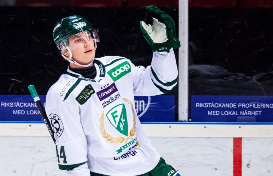 Jacob Peterson tvåmålsskytt för Färjestad i segern mot Brynäs