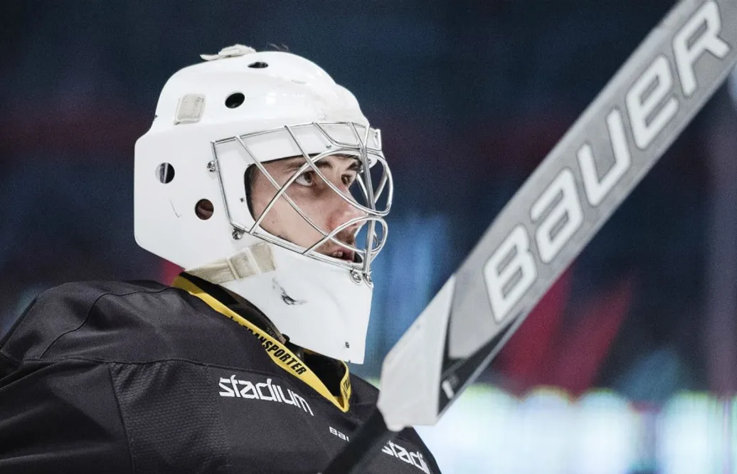 Förre AIK-målvakten stannar: ”Mycket tillfreds med hans prestationer”