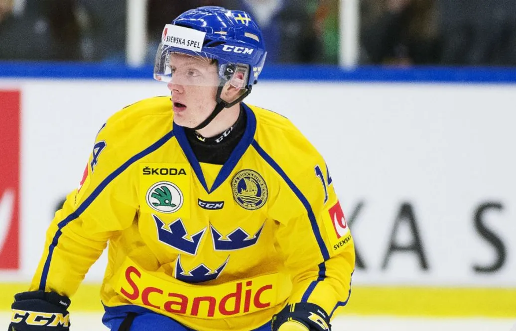 Jagar NHL-kontrakt med Chicago – produktiv start på collegesäsongen för svensken