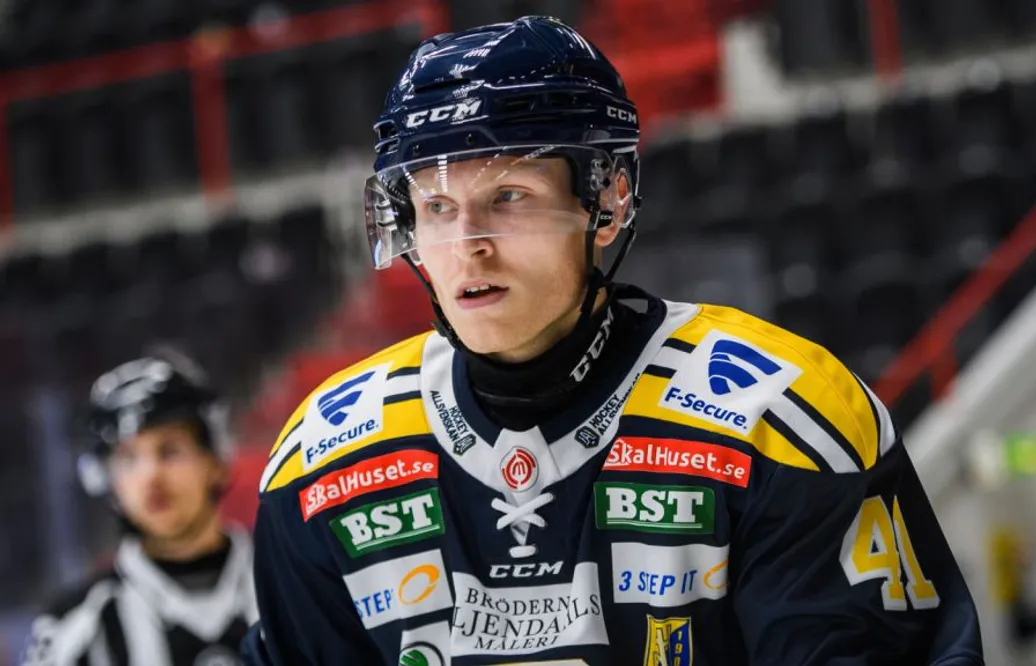 Återförenas med sin tidigare juniortränare i Vita Hästen