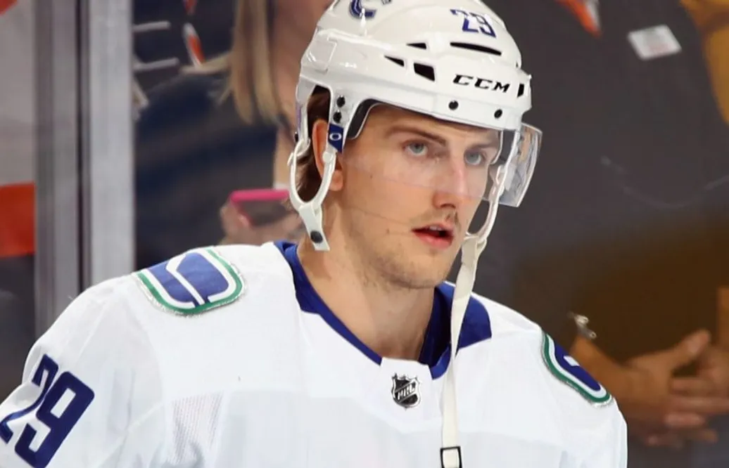 NHL-debuterade i helgen – nu får svenske VM-backen byta klubb