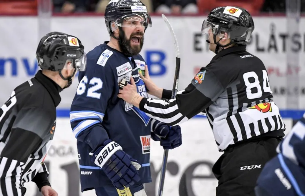Icke-skrällen: Wessner drog på sig en utvisning för snack i coachdebuten
