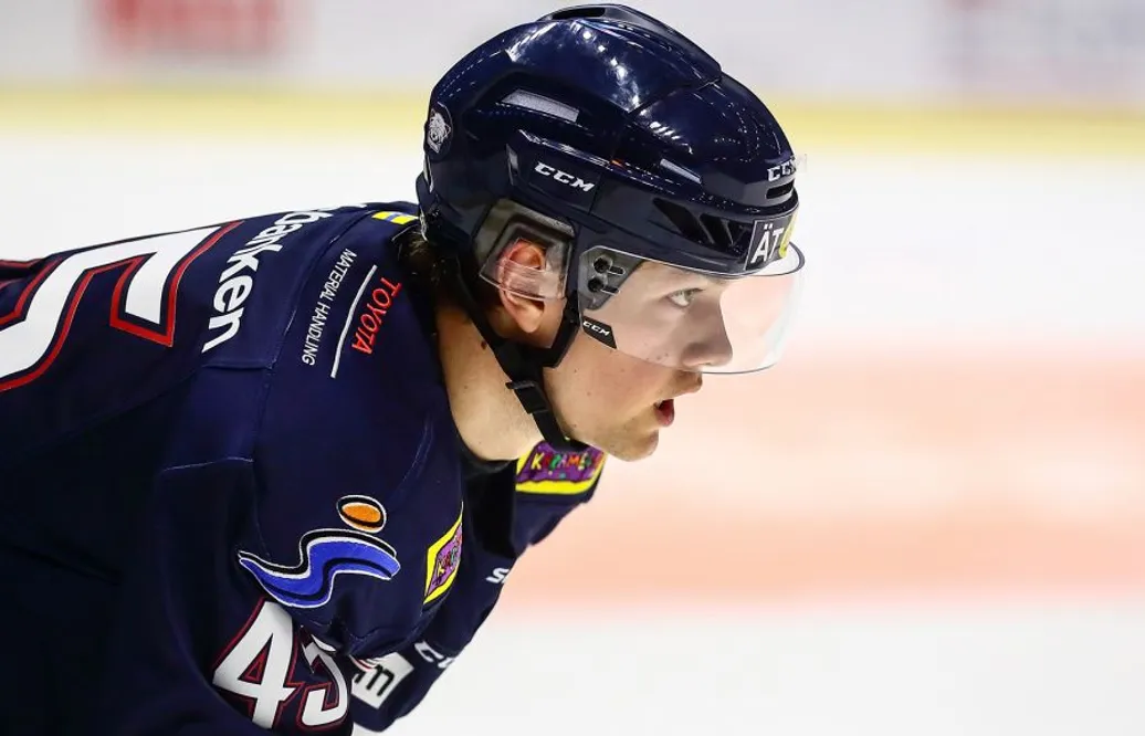 LHC-backen förd till sjukhus efter skada på träning