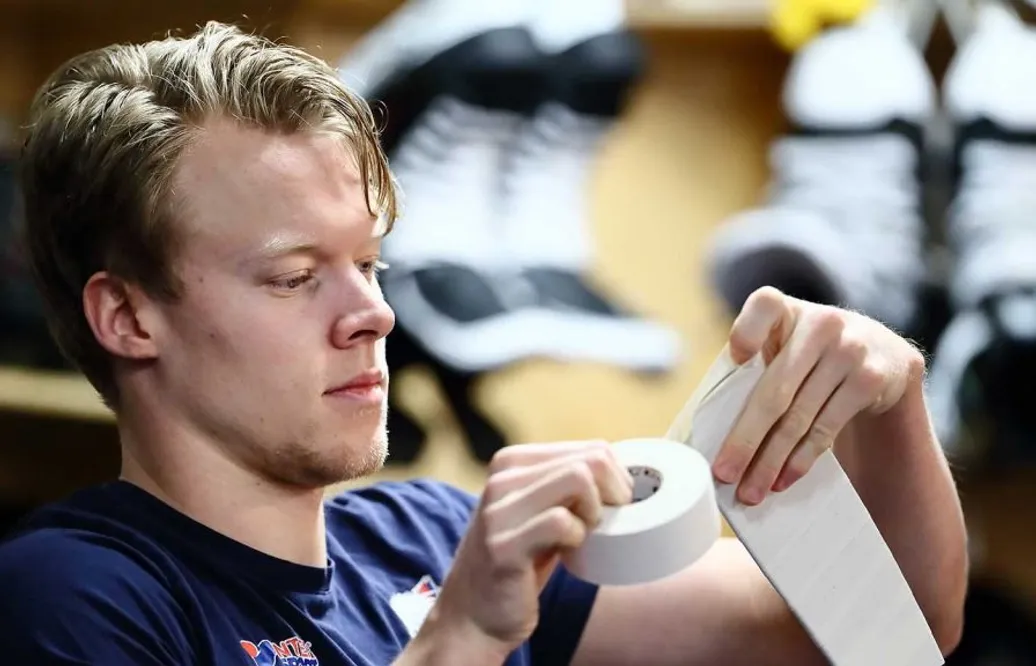 HV71 värvar svensk AHL-back