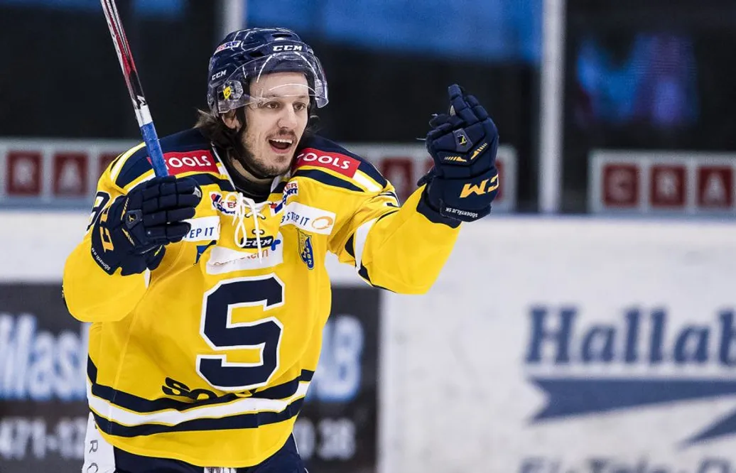 Sköt Södertälje kvar i HockeyAllsvenskan – nu flyttar han till England