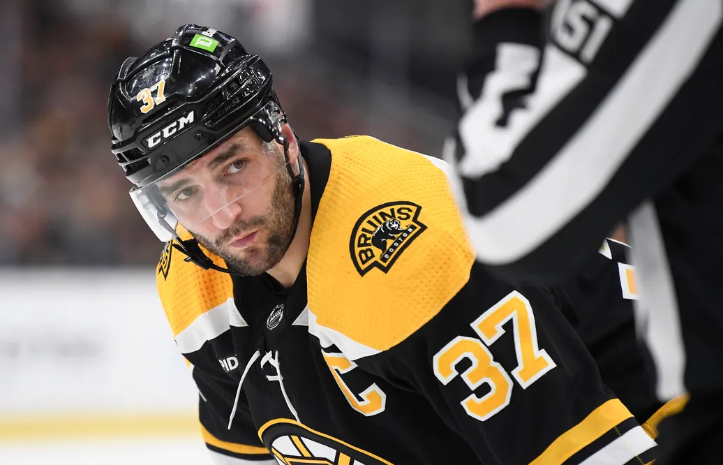Patrice Bergeron får sitt tröjnummer 37 pensionerat av Boston Bruins. Foto: Bob DeChiara-USA TODAY Sports