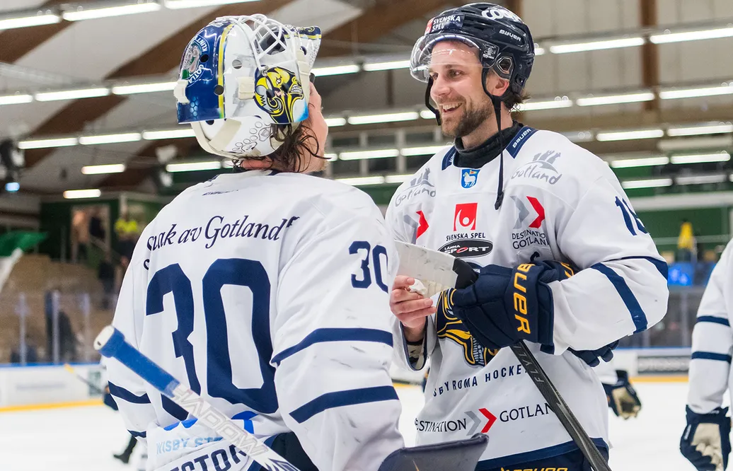 Stormar mot final − efter galen kross