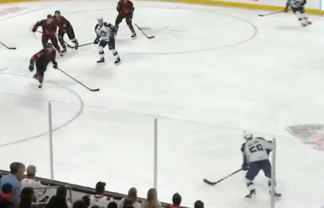 Adam Wilsby med två assist i Calder Cup-slutspelet