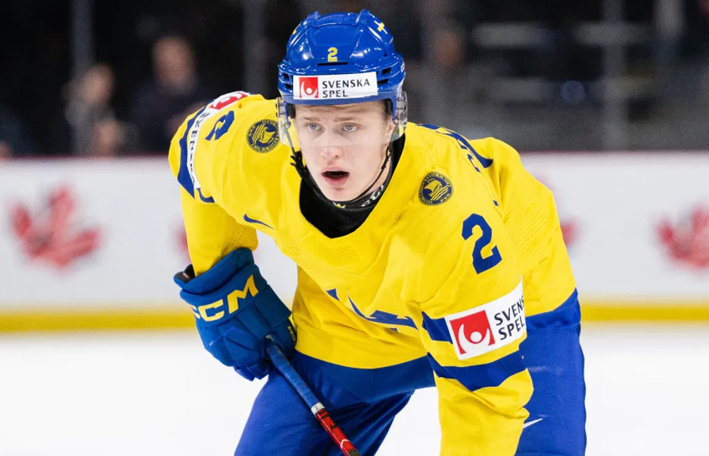 Elias Pettersson skriver NHL-kontrakt med Vancouver Canucks