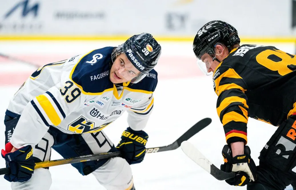 Centern följer med HV71 till Hockeyallsvenskan