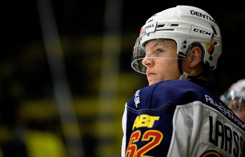 Hampus Larsson återvänder till Djurgården för en match.