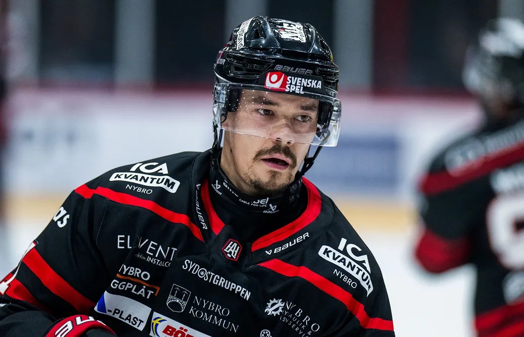 Hjälte efter petningen - svarar inför deadline