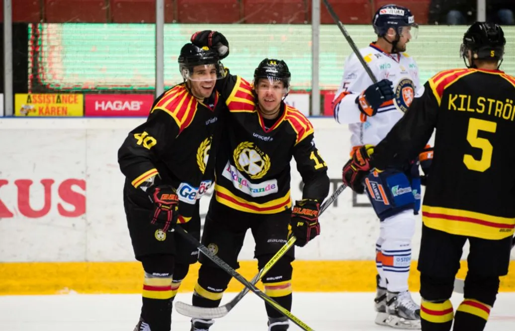 Brynäs stjälpte serieledarna – Clark och Gunderson prickade rätt