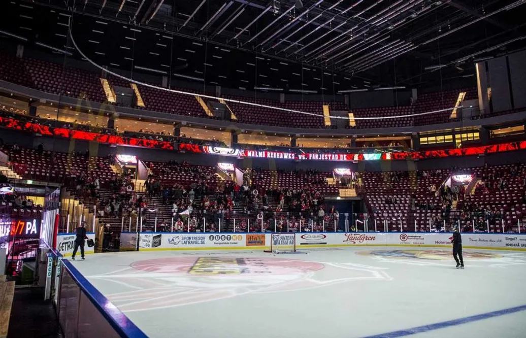 Miljardären säljer av sina aktier i Redhawks