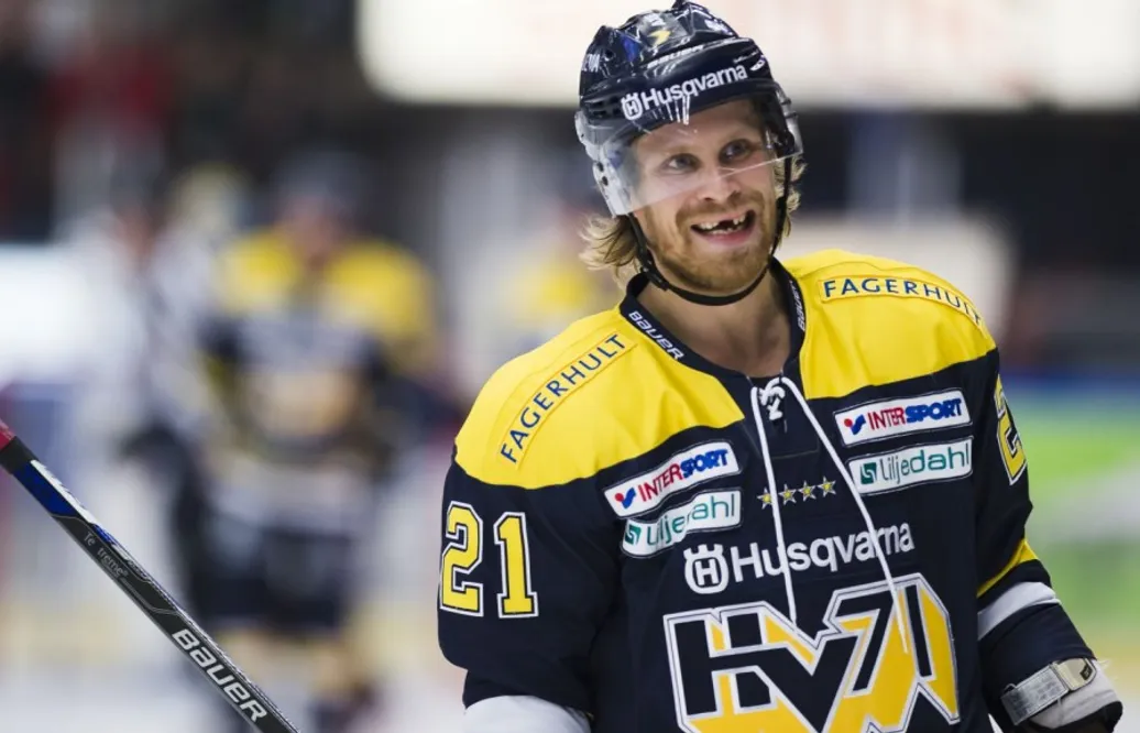 Stjärnan förlänger: ”HV71 ligger mig varmt om hjärtat”