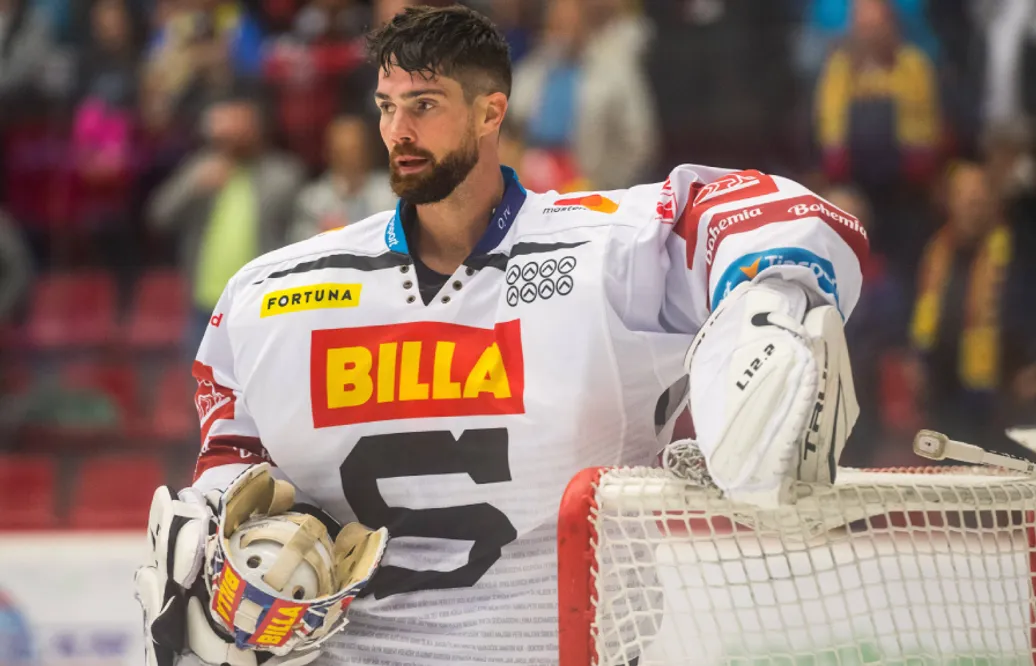 Alexander Salák lämnar Sparta Prag
