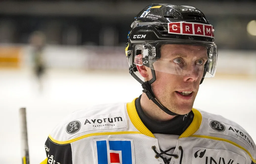 Ramlade ur Hockeyallsvenskan – nu vill den SHL-meriterade centern fortsätta i Hockeyettan
