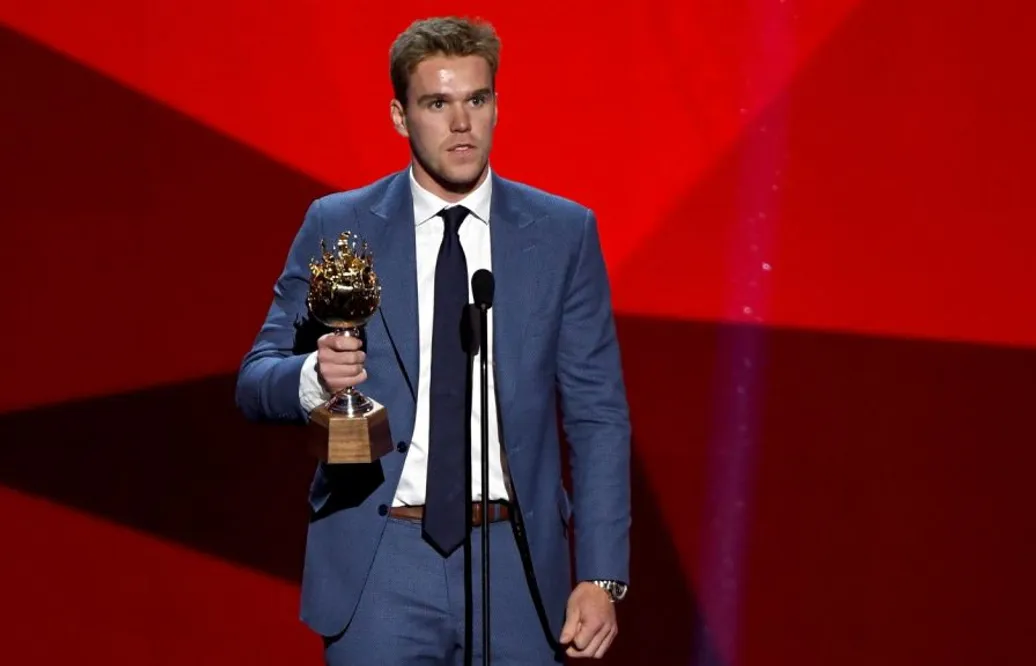 Bilden av ett tronskifte (?) – McDavid galans kung
