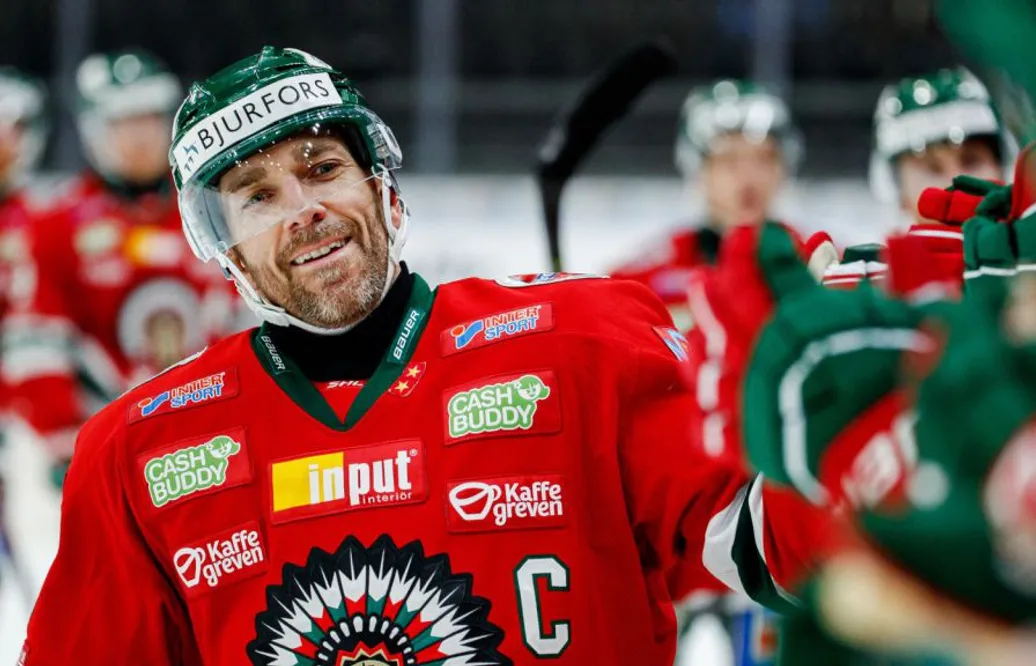 Tillbaka efter avstängningen - då sköt Lundqvist två mål